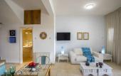 Туры в отель Meneou Beachfront Villa 5