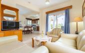 Туры в отель Argaka Sun Villa Ena Large Private Pool Walk to Beach Sea Views A C Wifi - 2146