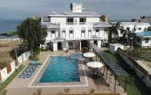 Туры в отель Squares Beachfront Apartments