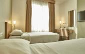 Туры в отель Triniti Hotel Gajah Mada