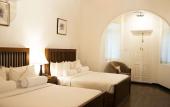 Туры в отель The Clovelly Bungalow