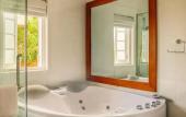 Туры в отель The Clovelly Bungalow