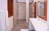 Туры в отель South Point Surf House - Whole Villa 5 Bedrooms (Sleeps 14)