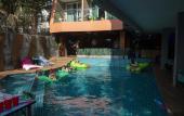 Туры в отель Mad Monkey Phuket