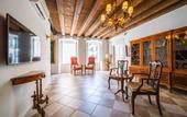 Туры в отель SUNce Palace Apartments with free offsite parking