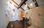 Туры в отель SUNce Palace Apartments with free offsite parking
