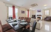 Туры в отель Villa Felice Large Private Pool Walk to Beach Sea Views A C Wifi Car Not Required - 2776