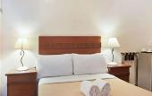 Туры в отель Townhouse OAK Metro Manila Near Osmena Highway PNR Pasay formerly Avitel Hotel