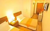 Туры в отель Townhouse OAK Metro Manila Near Osmena Highway PNR Pasay formerly Avitel Hotel