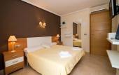 Туры в отель Hostal Cala Boix