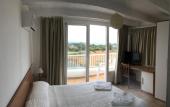 Туры в отель Hostal Cala Boix