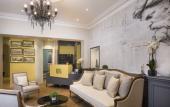 Туры в отель A l'Hotel des Roys