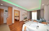 Туры в отель The Suites