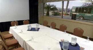 Holiday Inn On The Bay 3*