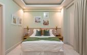 Туры в отель Stay Here Suites