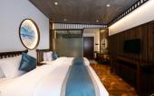 Туры в отель Floral Hotel Furong Town Galaxy Heights Hotel(Wangcun Waterfall Store)