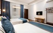 Туры в отель Floral Hotel Furong Town Galaxy Heights Hotel(Wangcun Waterfall Store)