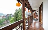Туры в отель Floral Hotel Furong Town Galaxy Heights Hotel(Wangcun Waterfall Store)