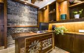 Туры в отель Floral Hotel Furong Town Galaxy Heights Hotel(Wangcun Waterfall Store)