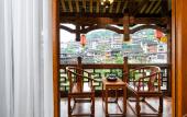 Туры в отель Floral Hotel Furong Town Galaxy Heights Hotel(Wangcun Waterfall Store)