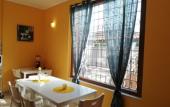 Туры в отель The Yellow House