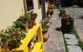 Туры в отель The Yellow House