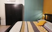 Туры в отель The Yellow House