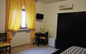 Туры в отель The Yellow House