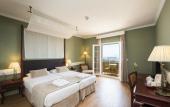 Туры в отель The Rock Hotel