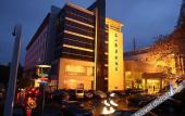 Туры в отель NEW OVERSEAS CHINESE HOTEL