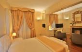 Туры в отель Hotel Rua Frati 48 in San Francesco