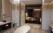 Туры в отель Wyndham Grand Plaza Royale Peach Blossom Hot Springs Resort Hunan