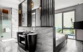 Туры в отель Wyndham Grand Plaza Royale Peach Blossom Hot Springs Resort Hunan