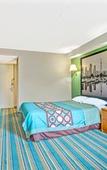 Туры в отель Super 8 by Wyndham Toronto East ON