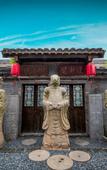 Туры в отель The Fallen Flower Old House - Luxurious Garden Suites in Jiangnan Courtyard Style
