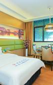Туры в отель Four Seasons Hotel (Gongming Square Metro Station Daqili Branch)