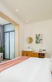 Туры в отель Floral Hotel· Yiding cottage Hotel (riverside Dingba store)