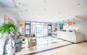 Туры в отель Home Inn's Huayi Select Hotel (Fushun Railway Station & Central Hospital)
