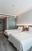 Туры в отель Chengdu Joy City Wuhou Avenue Metro Station Atour X Hotel