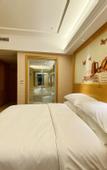 Туры в отель Vienna Hotel (Qingdao Jinshatan Branch, Xuejiadao Metro Station Branch)