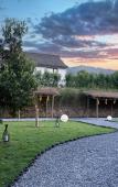 Туры в отель Floral Hotel · Yi Hu Qing Meng Mountain View Villa · Family-Friendly Vacation Courtyard