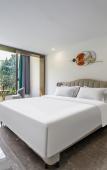 Туры в отель Floral Hotel · Yi Hu Qing Meng Mountain View Villa · Family-Friendly Vacation Courtyard