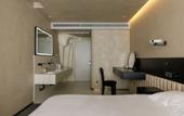 Туры в отель Floating Hideaway Mountain Stone Stream Hotel
