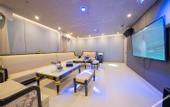 Туры в отель Floating Hideaway Mountain Stone Stream Hotel