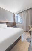 Туры в отель Shijiazhuang Railway Station Art Center Light Residence Hotel