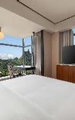 Туры в отель Hilton Garden Inn Xingyi Wanfenglin