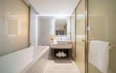 Туры в отель Kuanrong Suites Hotel (Liangjiang love sea shopping park)