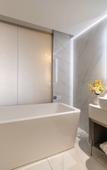 Туры в отель Kuanrong Suites Hotel (Liangjiang love sea shopping park)