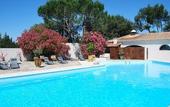 Туры в отель Logis Hotel les Aubuns Country Hotel