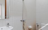 Туры в отель RedDoorz @ Jalan Biak Roxy Jakarta